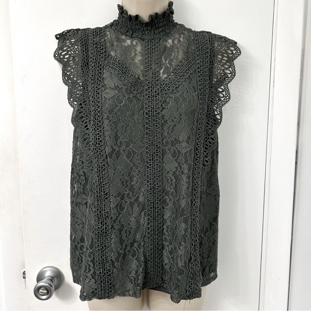 Cable & Gauge // gray lace top